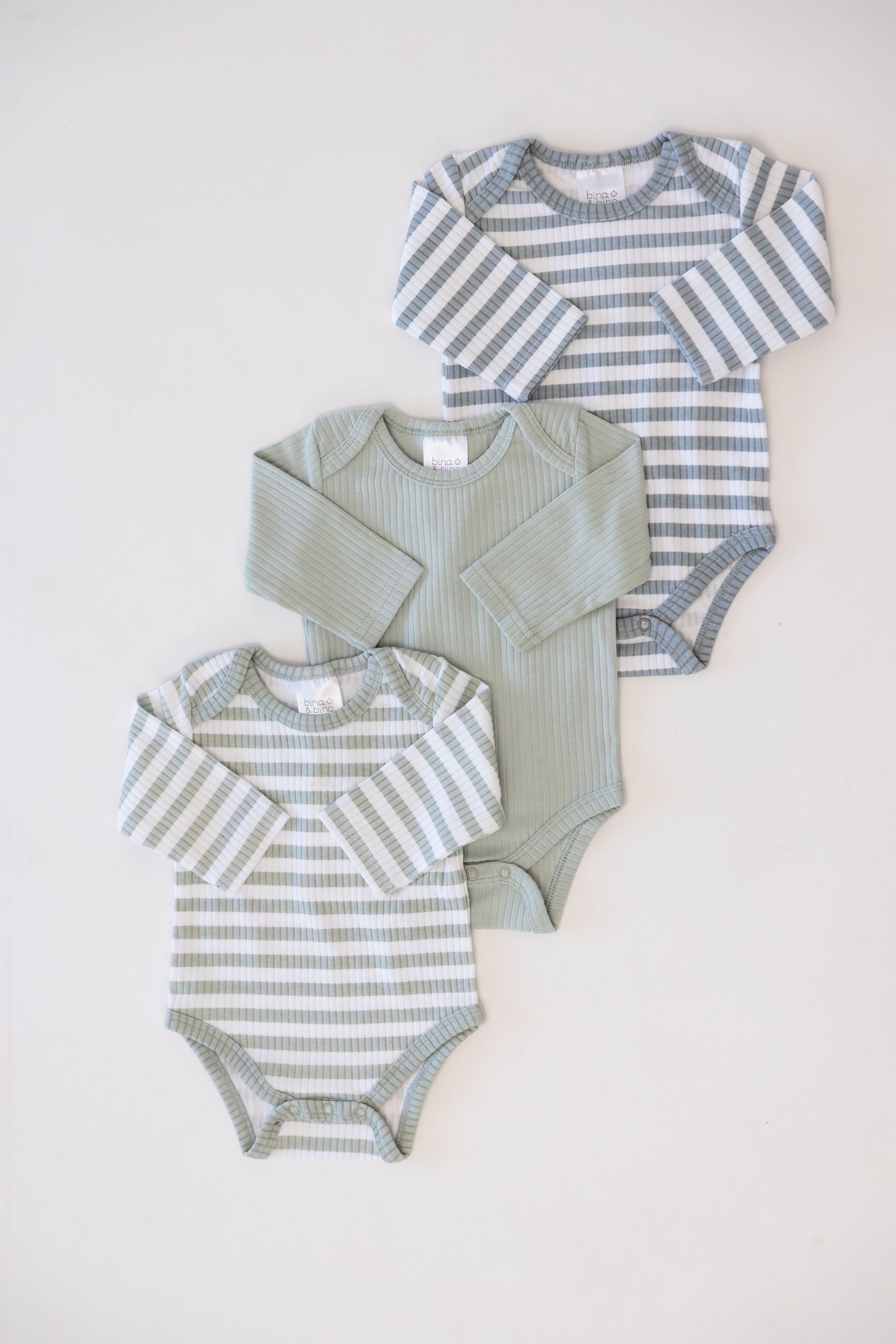 מארז 3 בגדי גוף מבד ריב // SAGE + SAGE STRIPE + DUSTY BLUE STRIPE