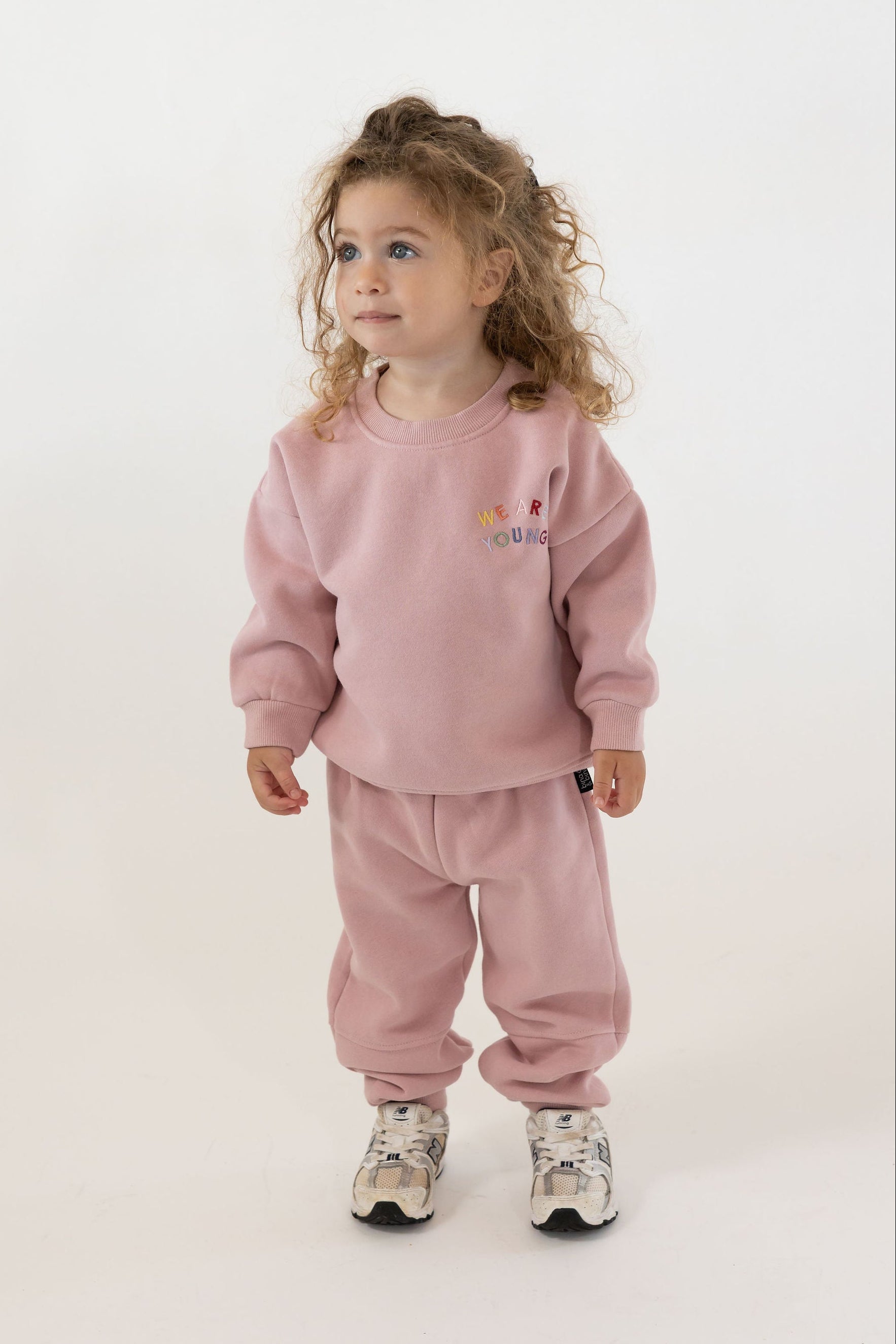 חליפת טרנינג // WE ARE YOUNG