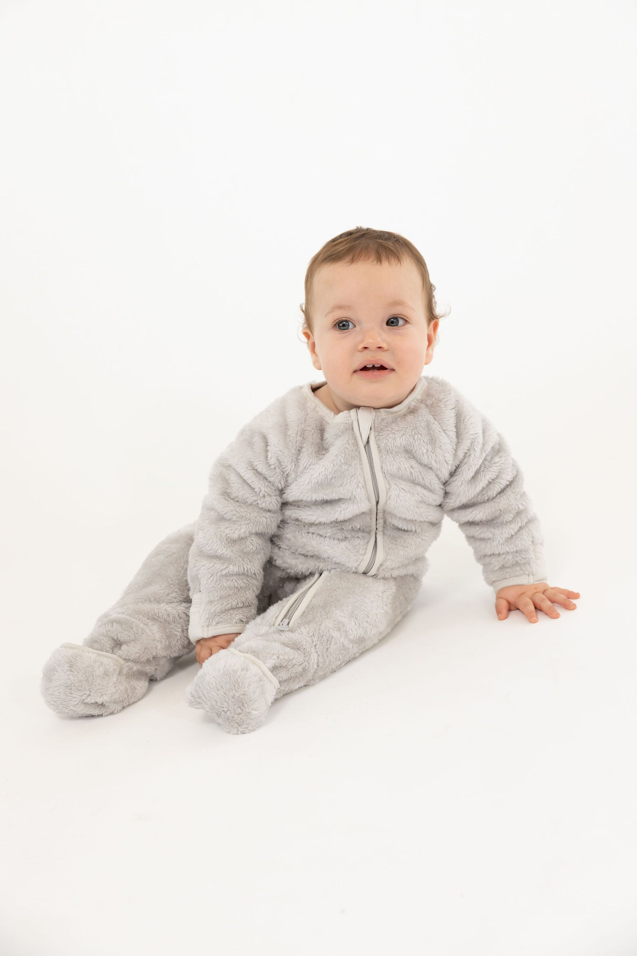 אוברול פרוותי רך עם רוכסן דו כיווני // GREY MIST