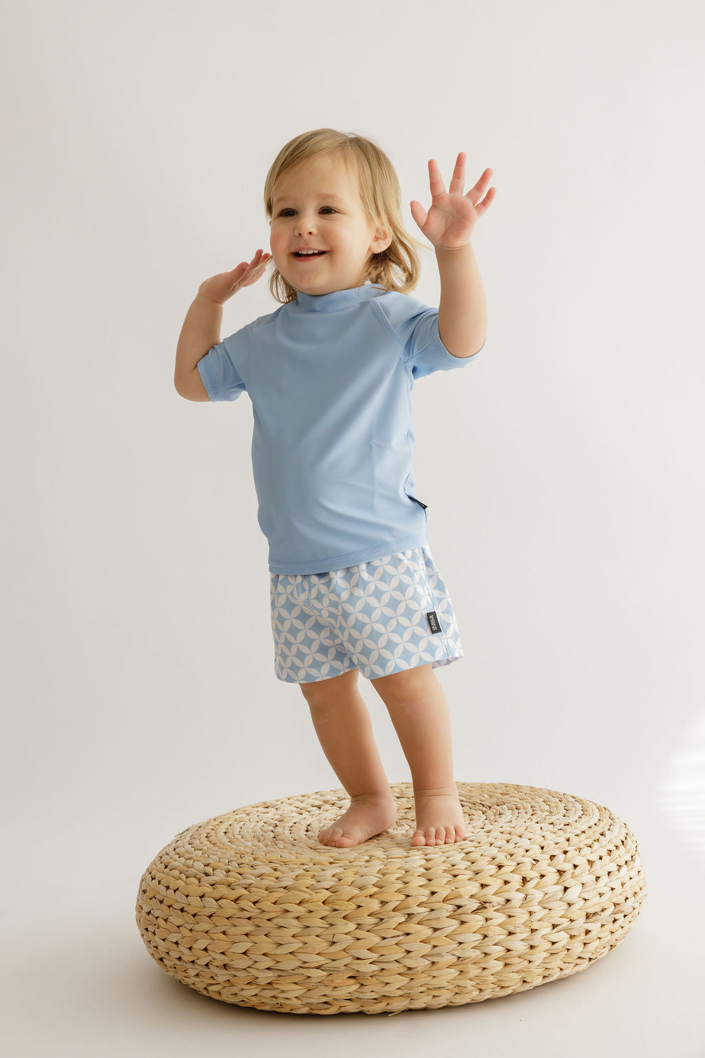 חולצת גלישה קצרה // SKY BLUE