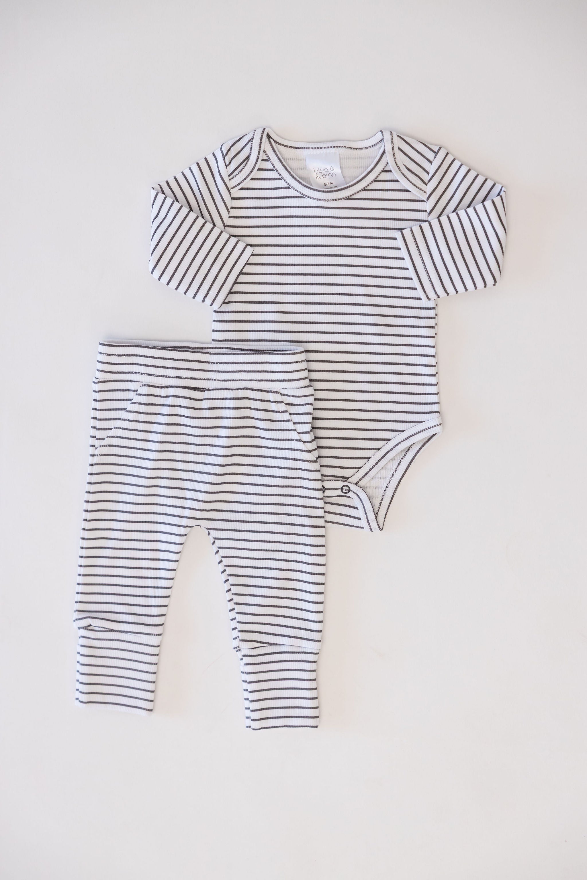 סט בגד גוף ומכנסיים ארוכים // CHARCOAL STRIPE