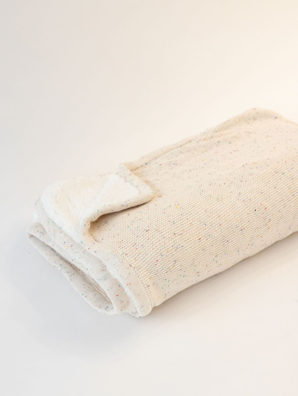 שמיכה סרוגה פרוותית // WHITE SPECKLED