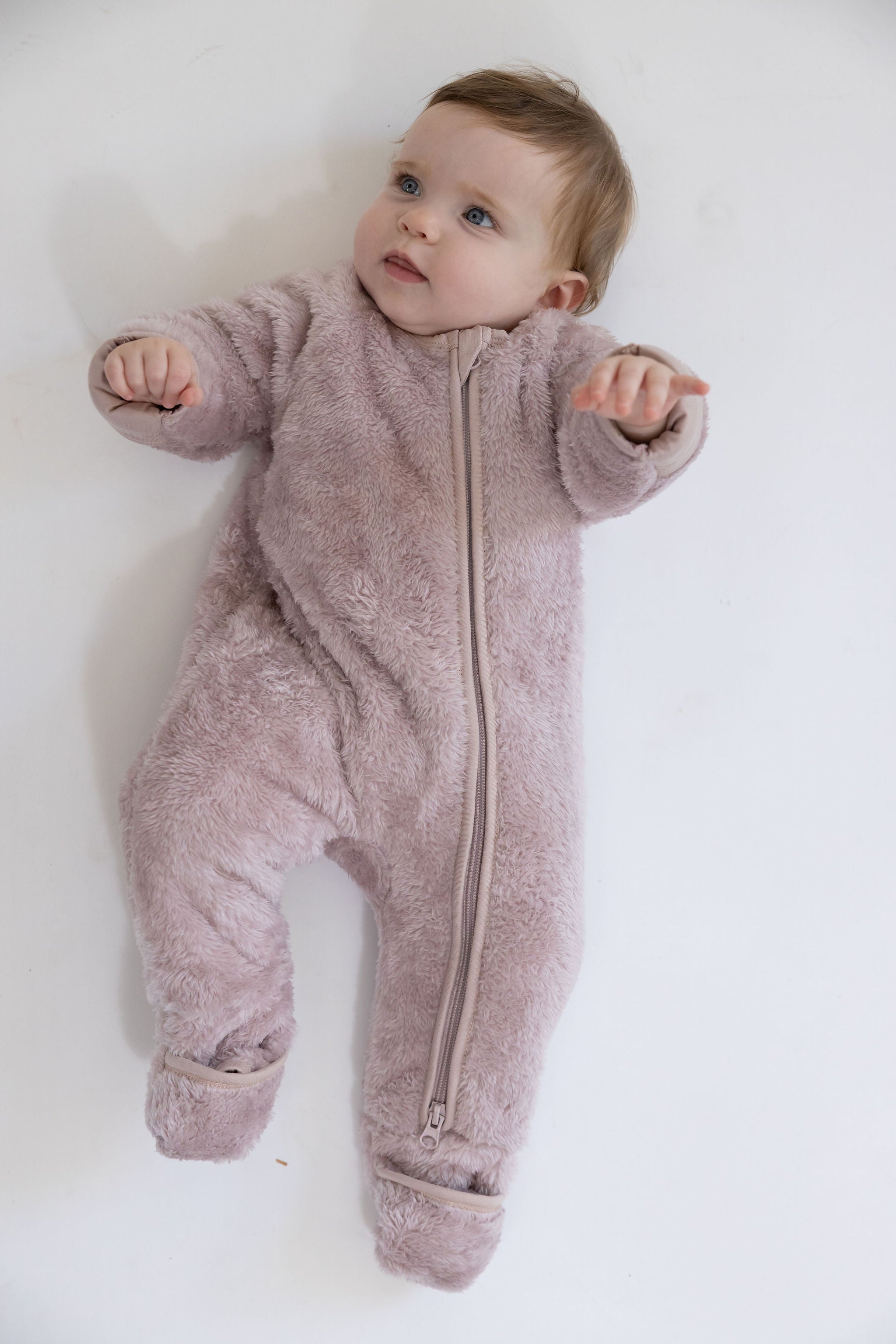 אוברול פרוותי רך עם רוכסן דו כיווני // LILAC SNOW